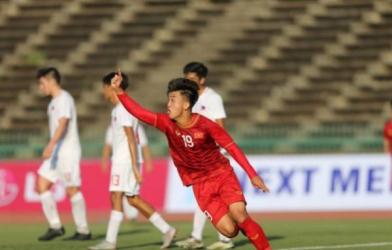 VIDEO: Sao 10X Trần Danh Trung giống Quang Hải đến kỳ lạ