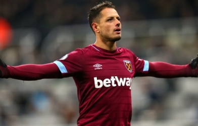 Chicharito ghi bàn bằng tay trong trận derby London
