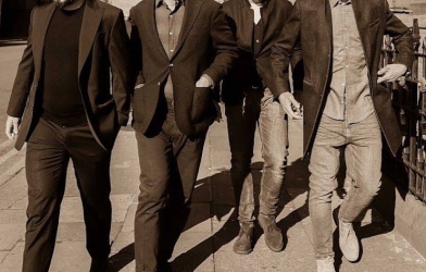 Pirlo và đồng đội như những tài tử trên đường phố Liverpool