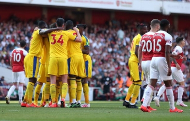 Arsenal bất ngờ gục ngã trên đường đua top 4