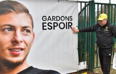 Cha của Sala qua đời 3 tháng sau ngày con trai gặp nạn