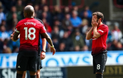 Hòa thất vọng trước Huddersfield, MU hết cơ hội vào top 4