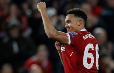 Arnold bật mí về đường chuyền giúp Origi kết liễu Barca