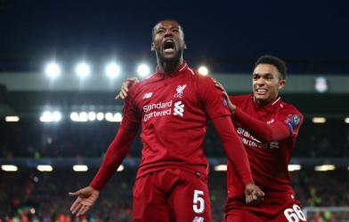 VIDEO: Wijnaldum biến Busquets và Arthur trở thành những gã hề 