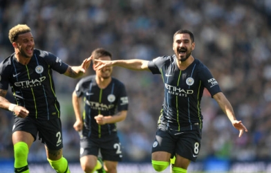 VIDEO: Pha sút phạt đẳng cấp của Gundogan nâng tỉ số lên 4-1