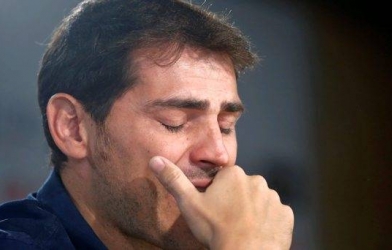 Sau cơn đau tim, Iker Casillas nhận cú sốc thứ hai