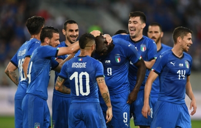 Giành 3 điểm nghẹt thở, Italia duy trì thành tích toàn thắng 