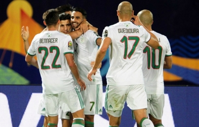 Mahrez lập công, Algeria dễ dàng vượt qua Guinea trong ngày vắng Keita