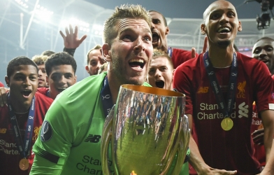VIDEO: Sai lầm 'chết người' suýt khiến Liverpool ôm hận của Adrian