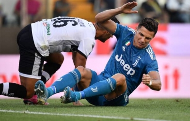 Đến lượt Ronaldo bị VAR làm hỏng ngày khai màn Serie A