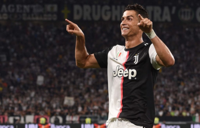 Ronaldo ăn mừng đầy ẩn ý sau khi ghi bàn giúp Juve hạ Napoli