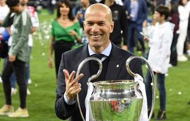 Zidane bỏ tiền vệ ngôi sao, chọn thủ môn ĐNÁ đá C1
