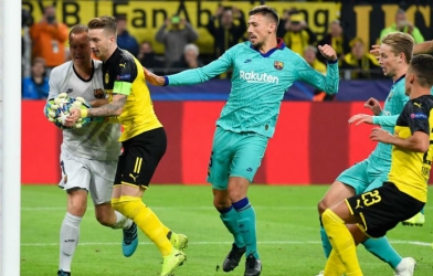 Hé lộ pha bóng phạm luật giúp Barca 'chết hụt'