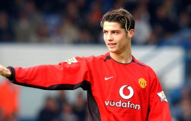 VIDEO: Cầu thủ vô danh tái hiện màn qua người tuyệt đỉnh của CR7