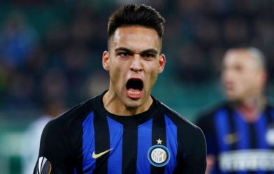 Inter phá kỉ lục sau 49 năm, dù ngã gục cay đắng trước Barca