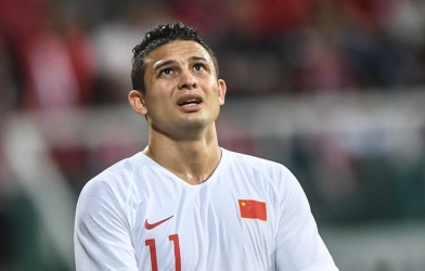 Trung Quốc thua đau, CĐV trút giận lên tiền đạo nhập tịch