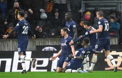 Tottenham vượt khó trên sân của 'kẻ chuyên hạ sát ông lớn'