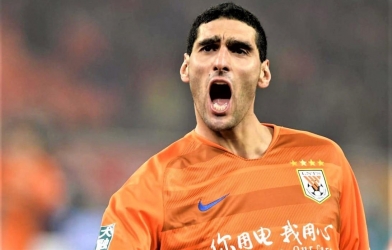 Sợ virus Corona, cựu sao MU cùng đồng nghiệp rục rịch rời Trung Quốc