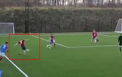 VIDEO: Cú 'nã đại bác' của Carlos tái hiện xuất thần trên sân nghiệp dư