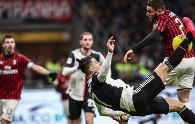 VAR gây tranh cãi trong bàn thắng phút cuối của Ronaldo