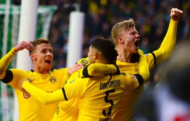 Haaland lập công, Dortmund áp sát ngôi đầu