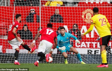 Bruno Fernandes đi thẳng vào lịch sử MU sau cú sút penalty