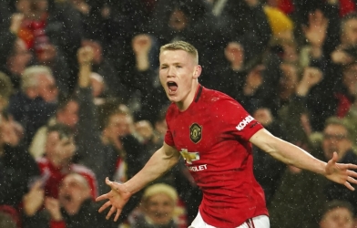 Sao trẻ MU tiếp tục 'xát muối' vào vết thương của Ederson 