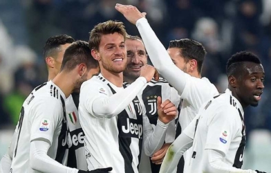 NÓNG: Đồng đội Ronaldo dương tính với Covid-19