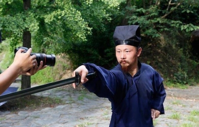 Bị thách đấu, Chưởng môn Võ Đang đá chai nước đáp trả đối thủ