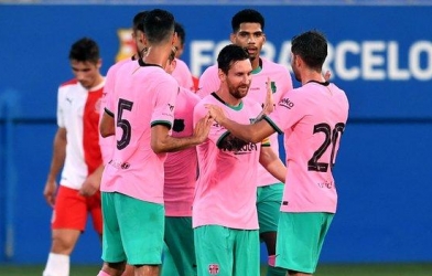 VIDEO: Messi khiến NHM phát cuồng với đường chọc khe kiểu 'no look' ngọt lịm