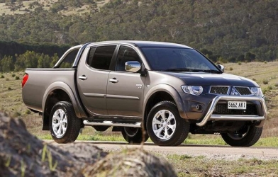 Dưới 300 triệu nên mua xe bán tải cũ nào?