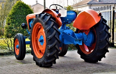 Rao bán 'máy cày' Lamboghini với giá hơn 600 triệu đồng