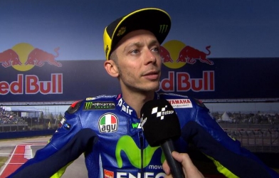 Rossi: Tôi có hai lựa chọn là vượt lên hoặc bị đâm