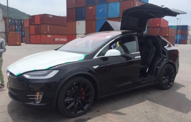 Tesla Model X P100D đầu tiên cập bến Việt Nam