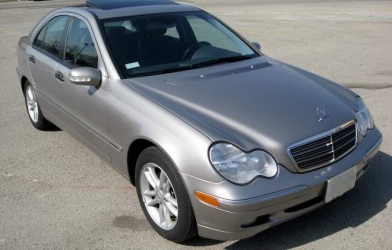 Với 300 triệu đồng ở Việt Nam mua được xe sang bình dân nào?