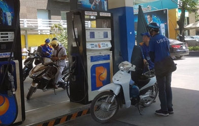 Giá xăng sẽ tăng mạnh vào ngày mai?