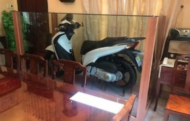 Honda SH biển 'ngũ quý' 9 cất trong tủ kính tại Việt Nam