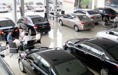 Showroom ô tô lỗ nặng, ông chủ lo bán nhà trả nợ