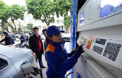 Giá xăng hôm nay tăng lần thứ 4 liên tiếp: Đắt thêm 500 đồng