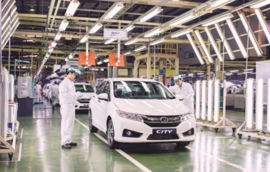 Điều kiện kinh doanh nhập khẩu ô tô - Lợi cho ai?