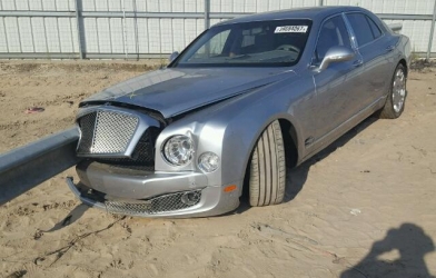 Xe siêu sang 7 tỷ bị tai nạn đang rao bán 300 triệu đồng