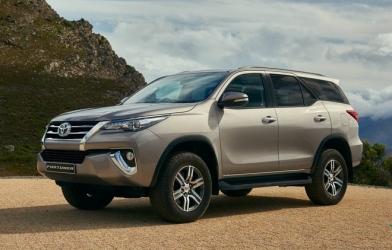 Nhận định mới về giá ô tô năm 2018: Có nên chờ giảm giá?