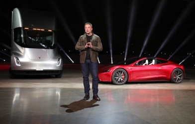 Tesla và hai mẫu xe mới: Chém gió hay hoang tưởng?