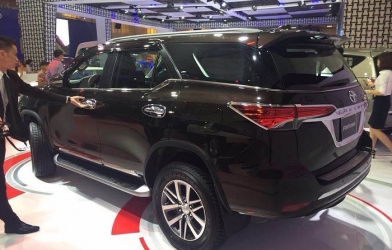 Chuyện lạ cuối 2017: Ô tô tăng giá,cò đòi ăn chênh 200 triệu