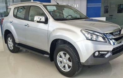 Isuzu mu-X thanh lý, giá rẻ hơn 600 triệu so với Fortuner