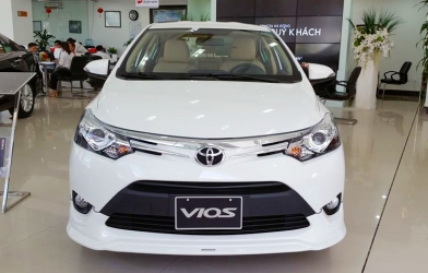 Cận Tết, các hãng xe ồ ạt giảm giá: Toyota, Mitsubishi,...