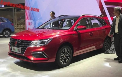 Ô tô điện giá 350 triệu đồng gây sốt toàn thị trường