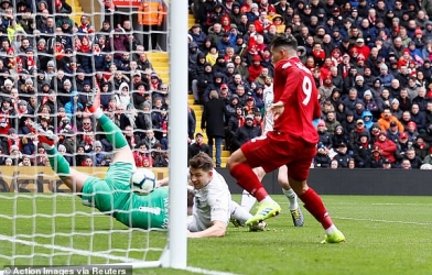 VIDEO: Firmino dễ dàng ghi bàn gỡ hòa cho Liverpool