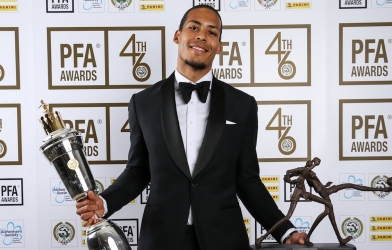 NÓNG: Van Dijk chính thức giành giải Cầu thủ xuất sắc nhất NHA