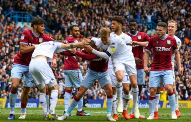 Hỗn chiến tại giải Hạng nhất Anh vì bàn thắng gây tranh cãi